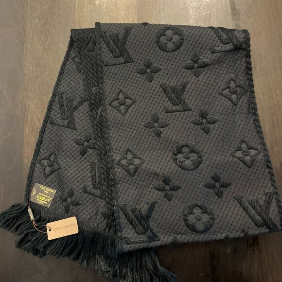 Louis Vuitton Black Monogram Scarf NWT - Picture 3 of 5